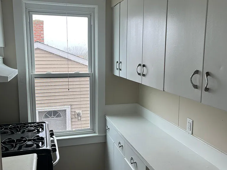 37 Bardsley St #2E — Photo 1