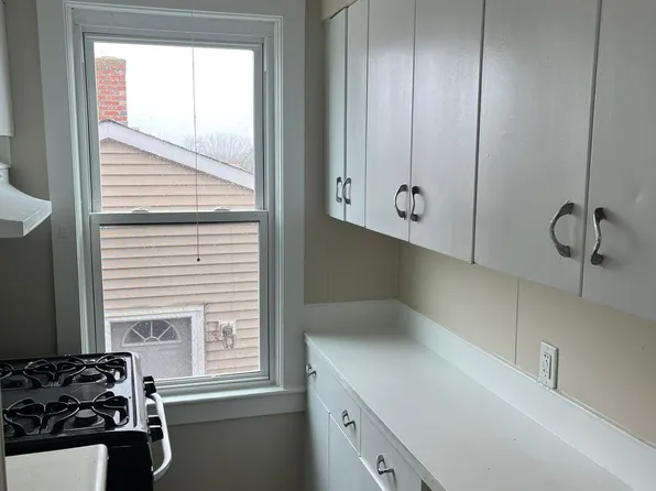 37 Bardsley St, Fall River, MA
