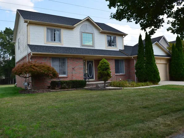 7686 Cherrywood Dr, Westland, MI 48185