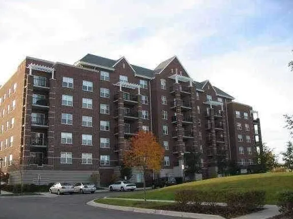 410 W Mahogany Ct Unit 304, Palatine, IL 60067