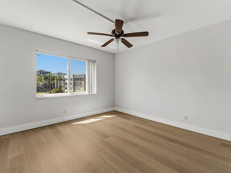1638 Embassy Dr #208 — Photo 22