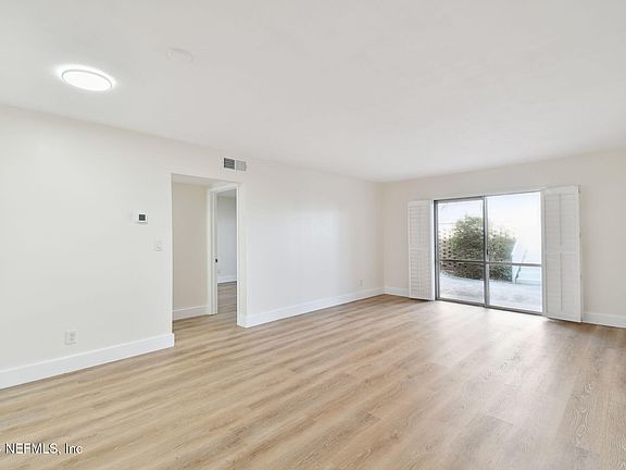 4th image of 83 COMARES Avenue #1B