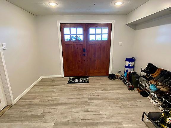 Entryway/basement entrance