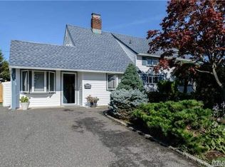 22 Harmony Ln, Westbury, NY 11590