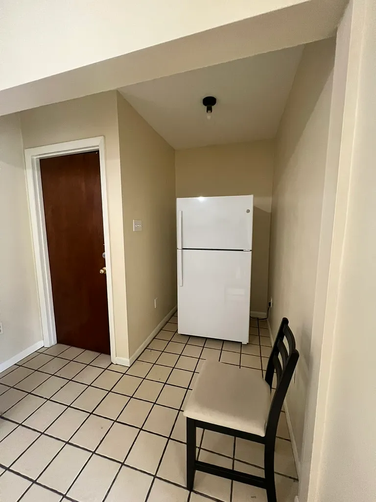 2 bed, 743 sqft, $2,000 — Photo 3