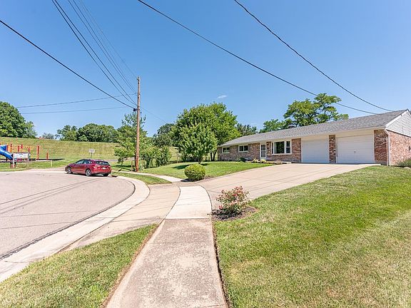 4th image of 824 Weymouth Ct