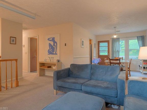 3rd image of 710 Elizabeth Dr