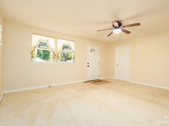 4th image of 206 W Parkwood St