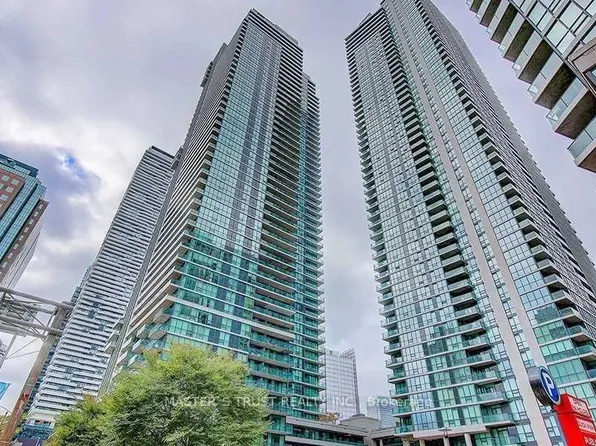 18 Harbour St, Toronto, ON