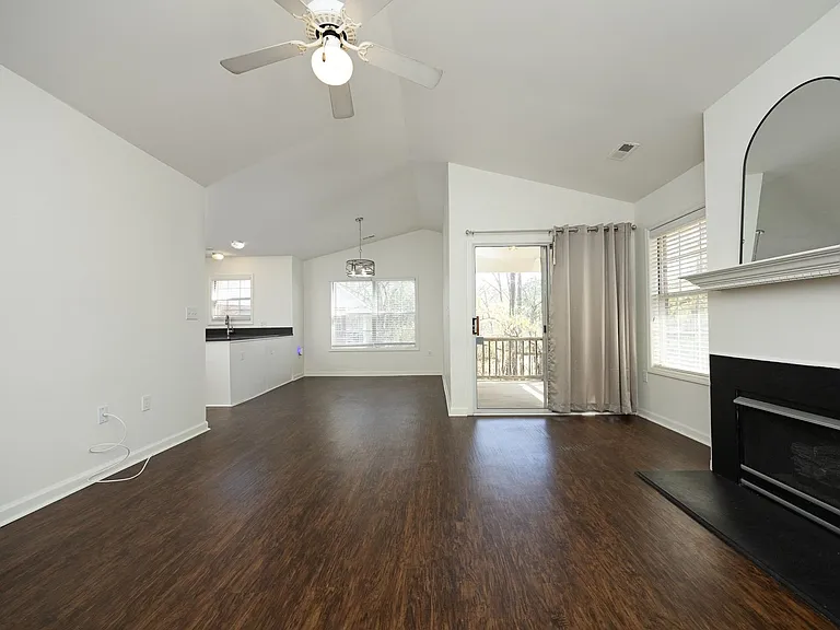 521 Renshaw Ct — Photo 6