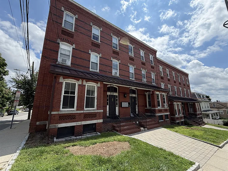 43 Laurel St #1 — Photo 10