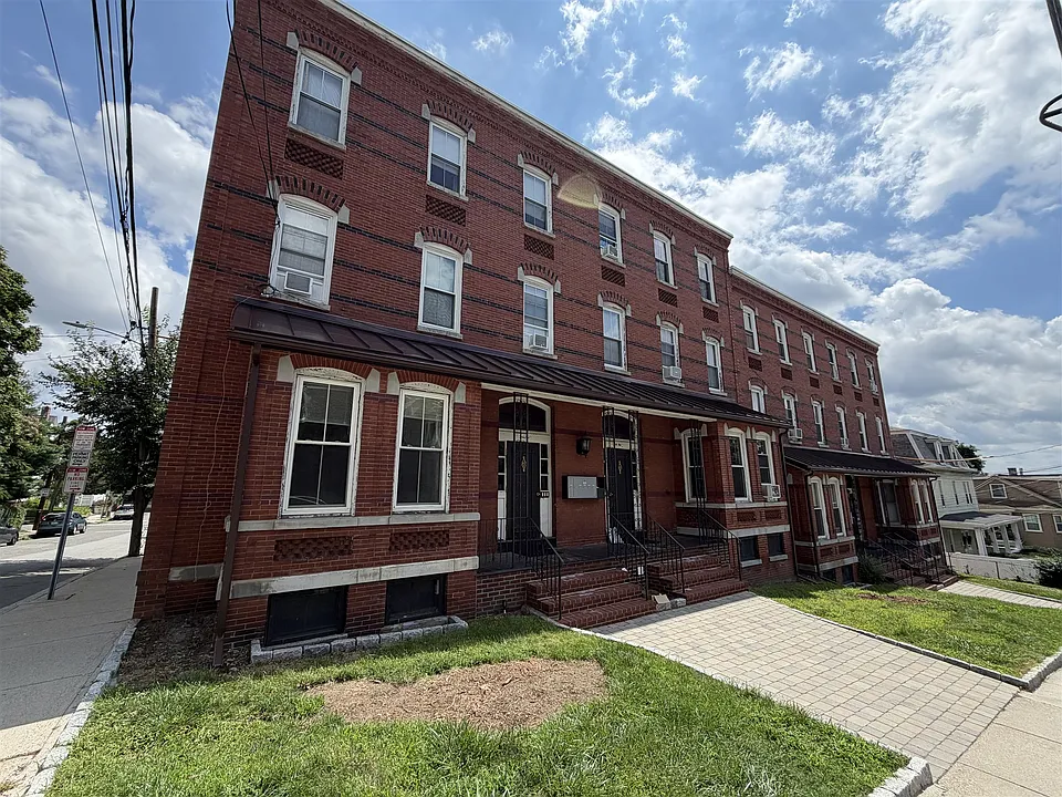 51 Laurel St