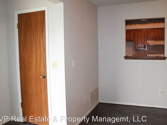 3rd image of 1012 Parkview Dr