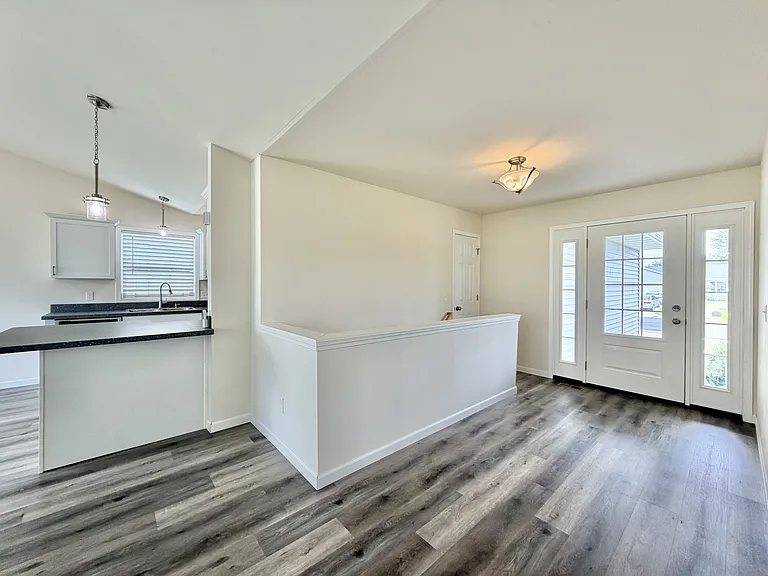 118 Cedar Ave — Photo 2