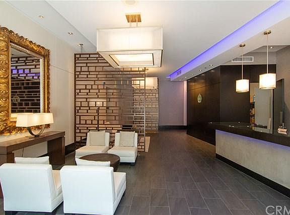 3rd image of 1100 S Hope St APT 1011