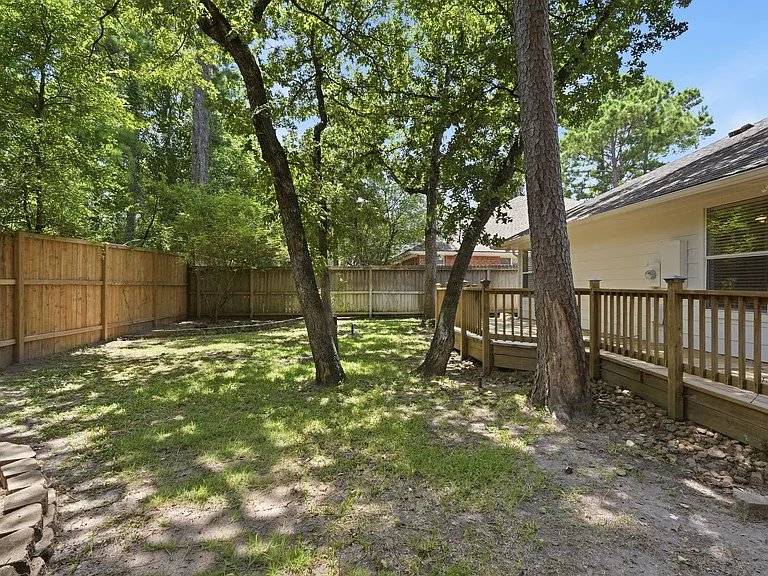 18 Mulberry Glen Pl — Photo 43