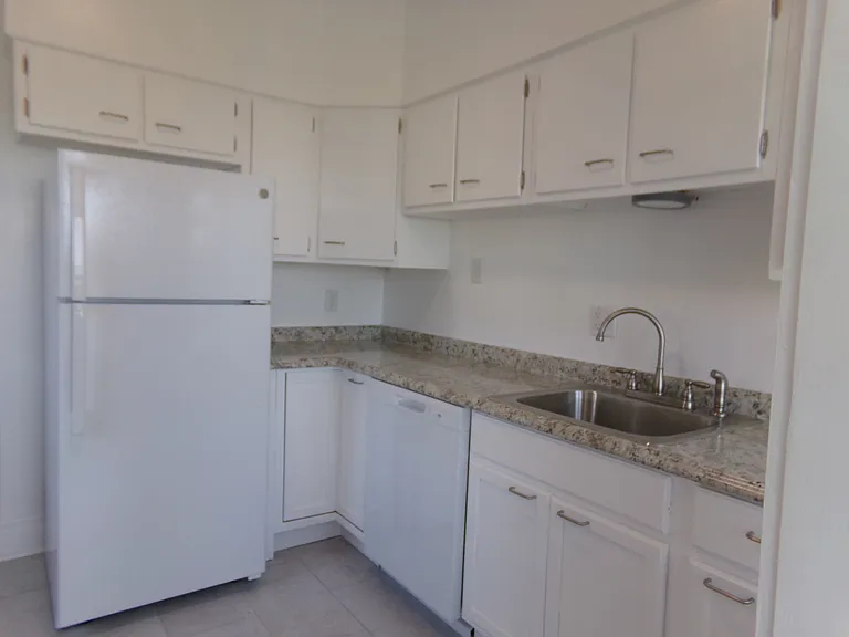 2830 Broadway Ave #2 — Photo 10