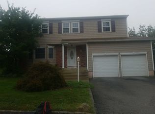 7 Darthmouth Dr, Glen Cove, NY 11542
