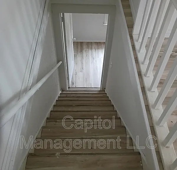 316 W Saginaw St #1/2 — Photo 8