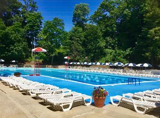 3 Sadore Ln APT 1A, Yonkers, NY 10710