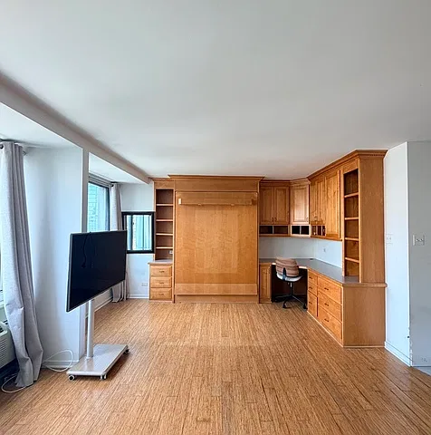 211 E Ohio St #2706