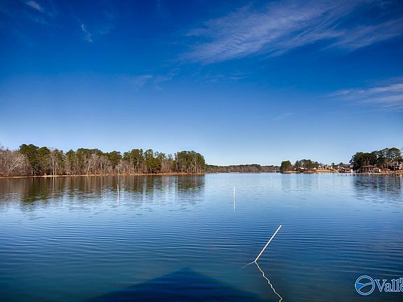 2nd image of 14 Ski Cove Dr