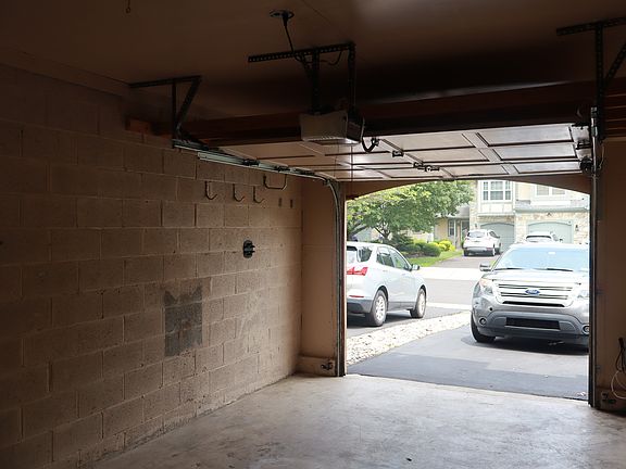 3rd image of 14 Redwood Ln