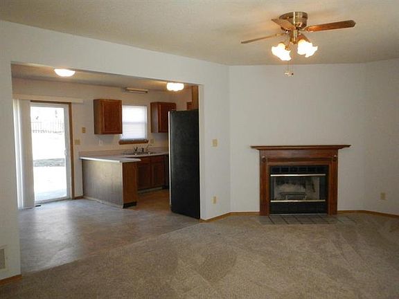 3rd image of 160 N Sunshine Dr
