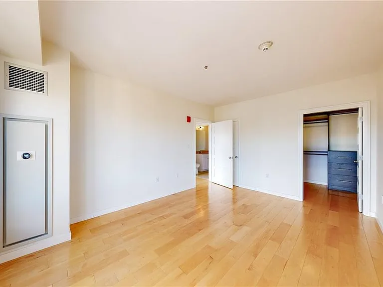 100 Exchange St #1405 — Photo 11