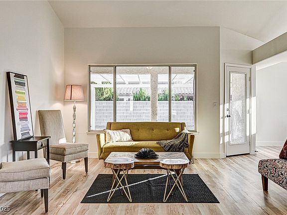 2nd image of 4413 Summer Glen Ln