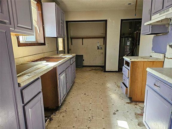 3rd image of 1208 E 8th St