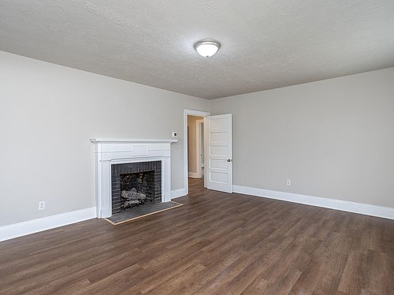 4th image of 208 Princess St