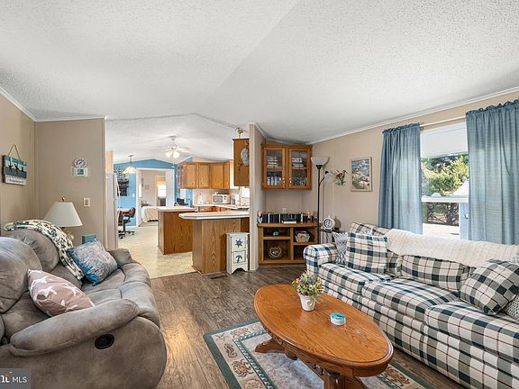 4th image of 29955 Hillcrest Dr