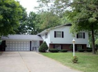 23 Berry Dr, Decatur, IL 62526