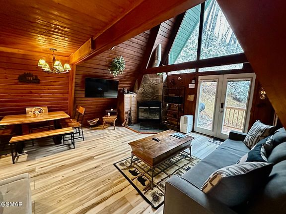 2nd image of 1172 Ski Mountain Rd