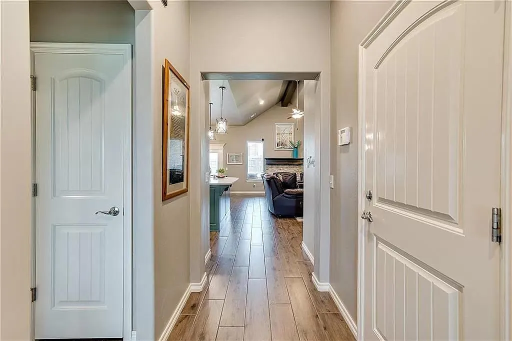 8309 NW 160th Ct — Photo 3