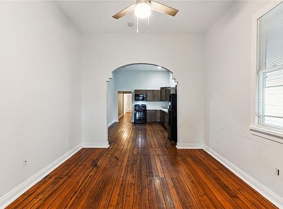 2nd image of 2914 Banks St