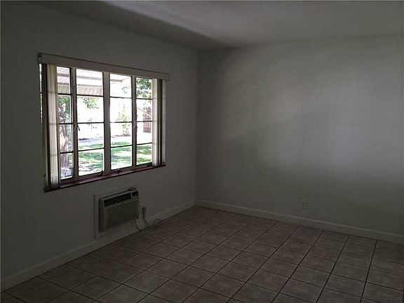 3rd image of 401 SE 14th Ct APT 3