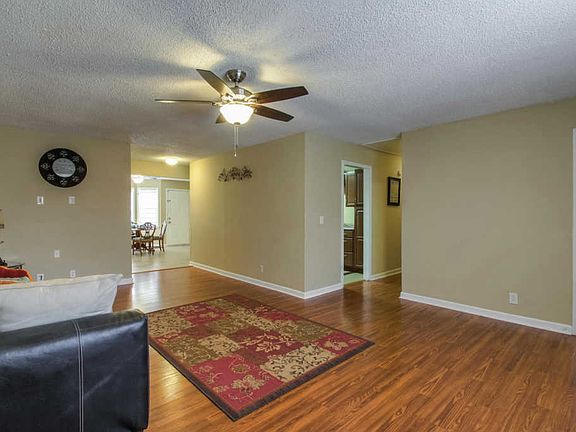 4th image of 102 Donald Dr