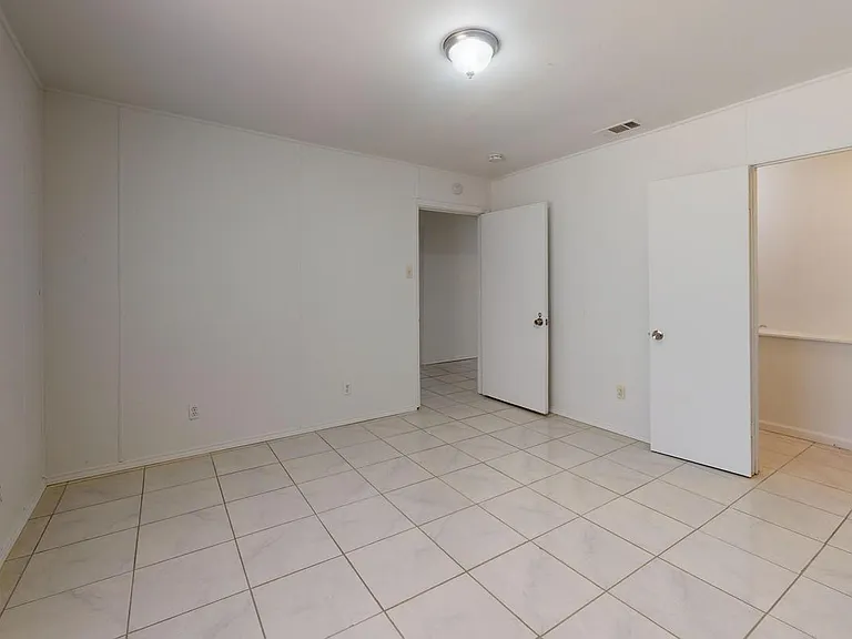1009 High Point Rd — Photo 17