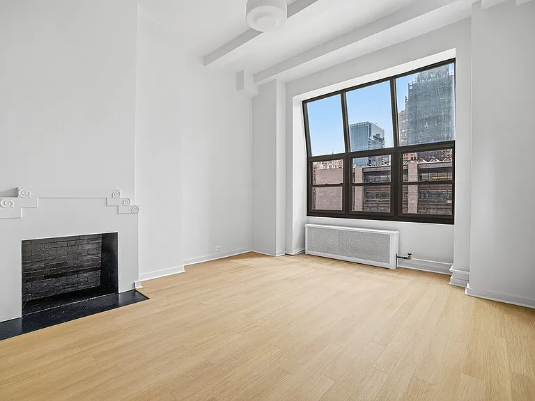 310 E 44th St #1611 — Photo 4