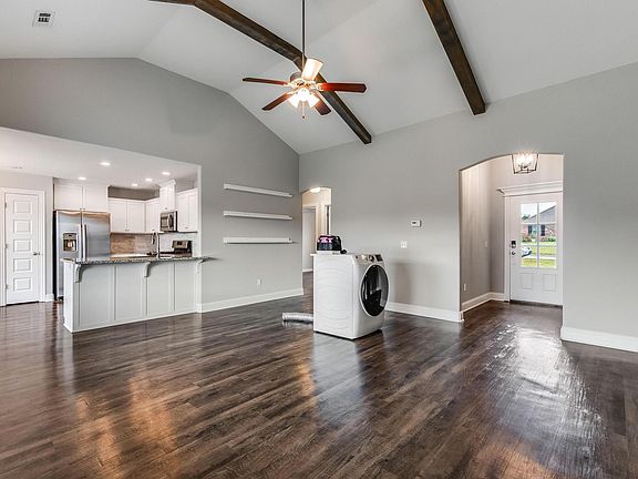 5th image of 499 Concho St