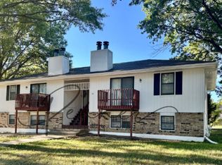 711C NE Barnes Dr, Lees Summit, MO 64086