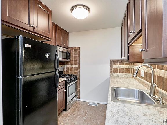 3rd image of 847 Wendevy Ct