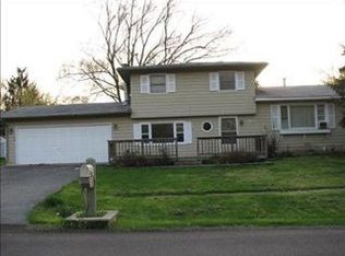 9809 Hilltop Ln, Fox River Grove, IL 60021