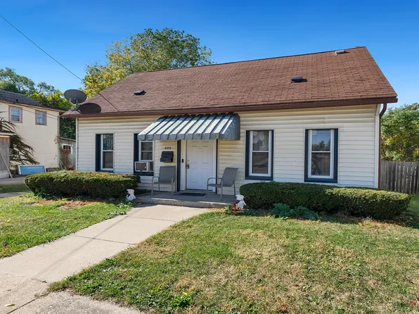 402 S Walnut Ave, Freeport, IL 61032
