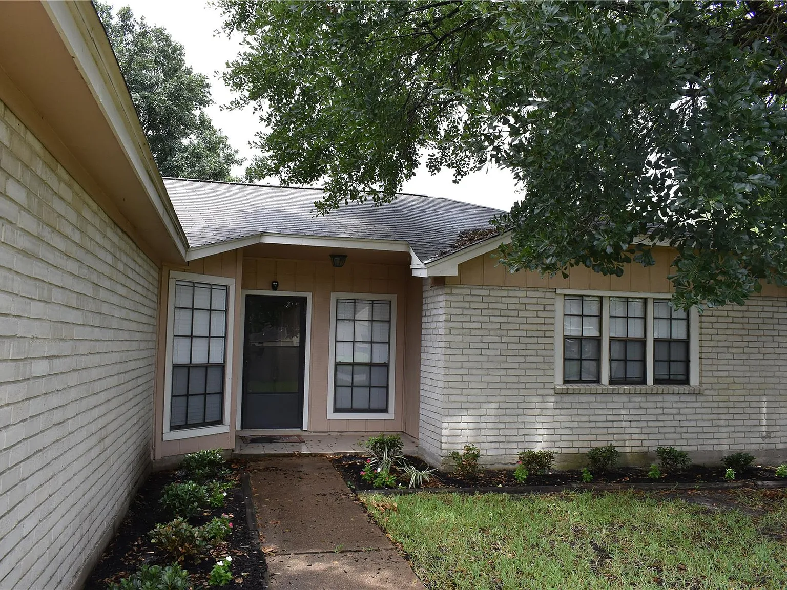 3 bed, 2.0 bath, 1499 sqft, $1,975 — Photo 4