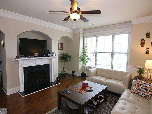 2nd image of 1660 Jardin Ct