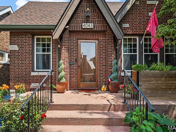 3rd image of 4043 Toenges Ave