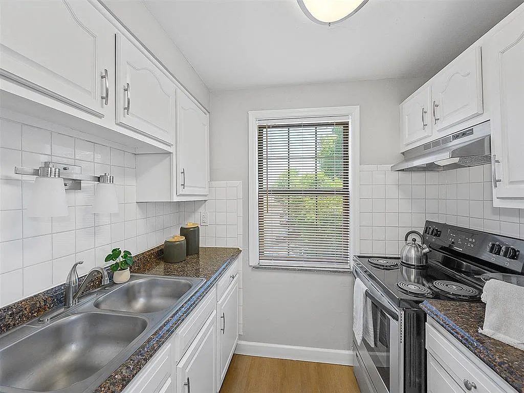Huntley Ridge — Photo 1